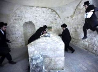 Makam Nabi Yusuf AS. (kufiyah.net)