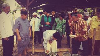 Peletakan Batu Pertama Ponpes Roudlatul Qur’an 4 oleh Ketua PWNU Lampung (PWNU)