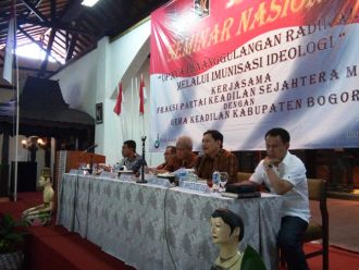Seminar Nasional bertema 'Upaya Penanggulangan Radikalisme Melalui Imunisasi Ideologi' yang digelar FPKS MPR-RI di Hotel Pendopo 45, Parung, Bogor, Jawa Barat, Ahad (10/5/2015) (IST)