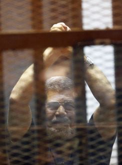 Presiden terplih Mesir, Muhammad Mursi di balik penjara rezim kudeta. (egyptwindow.net)
