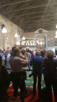 Shalat Jum'at perdana di masjid bekas gereja di Italia. (egyptwindow.net)