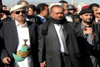Ali Abdullah Saleh dan pendukungnya. (adenalghad.net)