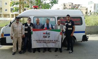 Penyerahan bantuan 1 unit mobil ambulan untuk para Pengungsi Palestina di Wadi Zaini, Lebanon Selatan diserahkan Ketua Umum KNRP Soeripto disaksikan Sekretaris Umum KNRP Heri Efendi, Senin (27/4).  (KNRPMedia)