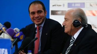 Prince Ali Bin Hussein dan Sepp Blatter. (stuff.co.nz)