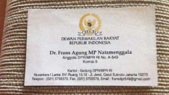 Kartu nama anggota DPR Frans Agung Mula Putra. (Dok. Jamil B/cnnindonesia) 