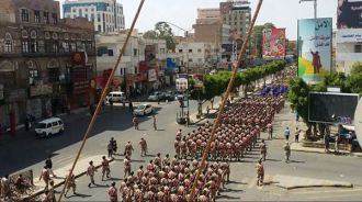Parade militer pro-Ali Abdullah Saleh. (Yemen Press)