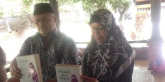 Penulis novel "Akulah Istri Teoris", Abidah El Khalieqy. (merdeka.com)