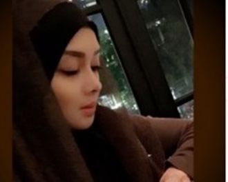 Penampilan Terry Putri dalam balutan hijab. (@terryputri)