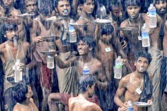 Pengungsi Rohingya kesulitan mendapatkan air bersih. (islammemo.cc)