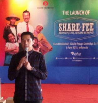 Dude Herlino saat launching program “Sharefee: Berani Selfie, Berani Berbagi”, Sabtu (6/6/2015).  (sasa/kis/pkpu)