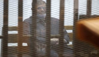Presiden terguling Mursi sedang menghadapi persidangan dari rezim kudeta Mesir. (Islammemo.cc)