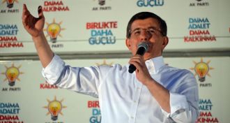 Ahmet Davutoglu berkampanye di Kirikkale. (Turkey Post)