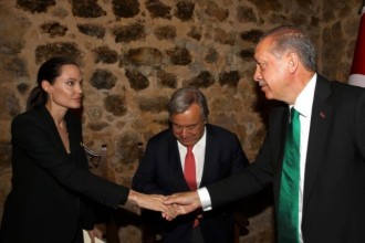 Angelina Jolie dan Presiden Erdogan. (cazin.net)