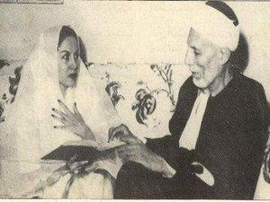 Leila Mourad bersama Syaikh Mahmoud Abul Ouyun. (Islam Story)