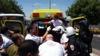 Tentara Israel diselamatkan tim medis setelah ditusuk. (egypt window)