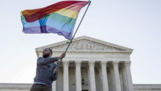 Pendukung pernikahan sejenis di depan Mahkamah Agung AS (BBC/Reuters)