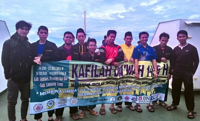 Kafilah Dakwah mahasiswa STID Muhammad Natsir di daerah pedalaman Sambas Kalimantan Barat, Senin (15/6/2015). (Saeful Rokhman)