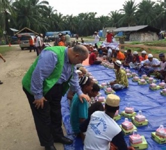 LSM Muslim Australia berikan bantuan kemanusiaan kepada pengungsi Rohingya. (islammemo.cc)