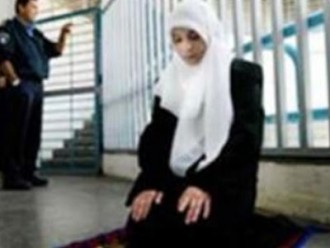 Tawanan Wanita Palestina. (cinehel.files.wordpress.com)
