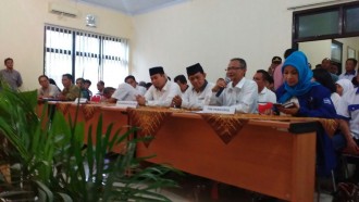 Anggota Komisi VII DPR RI, Hamid Noor Yasin mendaftarkan diri sebagai calon Bupati ke KPUD Wonogiri, Selasa (28/7). (IST)