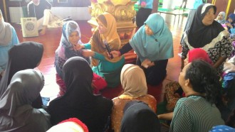 Remaja Islam Sunda Kelapa (RISKA) menggelar bakti sosial di kampung nelayan, Cilincing, Jakarta Utara. (Neneng.FF/RISKA)