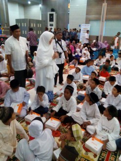 OKI mengadakan Santunan Yatim bertempat di Kantor Walikota Banda Aceh, Jl Balaikota, Banda Aceh, Nangroe Aceh Darussalam. (Rena/RZ)