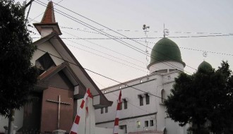Masjid dan Gereja (inet). (viva.co.id)
