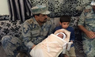 Petinggi militer Saudi menjenguk kelahiran bayi Abdurrahman (islammemo.cc)