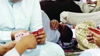 Empat anak muda diketahui sedang bermain kartu di Masjid Nabawi. (Islammemo)