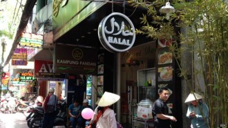 Restoran halal di pusat perbelanjaan di Ho Chi Minh (bbc.co.uk)
