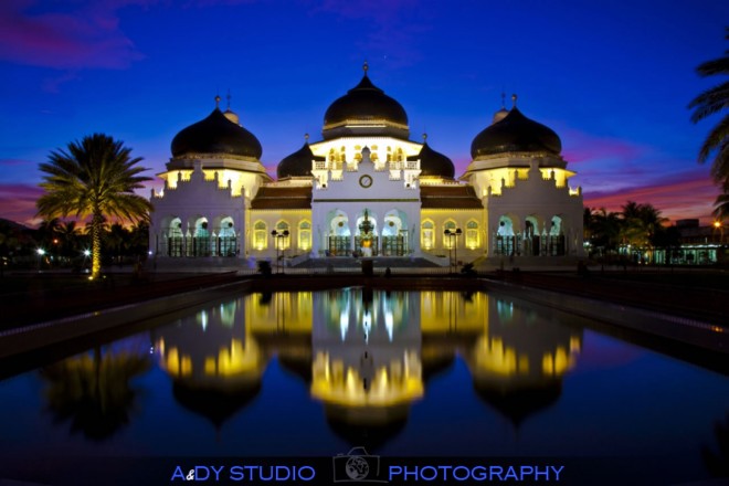Ilustrasi - Masjid Raya Baiturrahman, Aceh. (andy-studio.com)