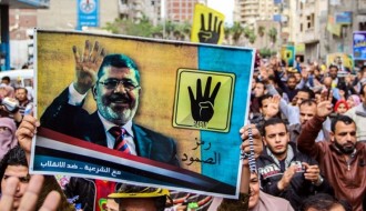 Demonstrasi mengenang tragedi Rabia oleh para pendukung Mursi. (alresalah.ps)