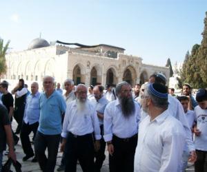 Pemukim ilegal Yahudi nistai masjid suci Al-Aqsha. (almokhtsar.com)