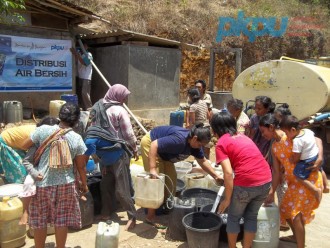 PKPU menyalurkan air bersih ke beberapa daerah kekeringan di Yogyakarta. (Afik/kismo/Yogya)
