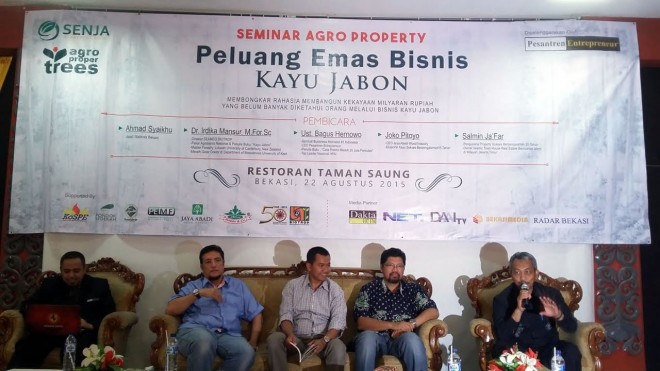 Seminar Agroproperty bertajuk peluang bisnis kayu Jabon yang diadakan oleh Pesantren Entrepreneur di Resto Taman Saung Marga Jaya, Bekasi, Sabtu (22/8/2015). (dakwatuna/Deasy LT)