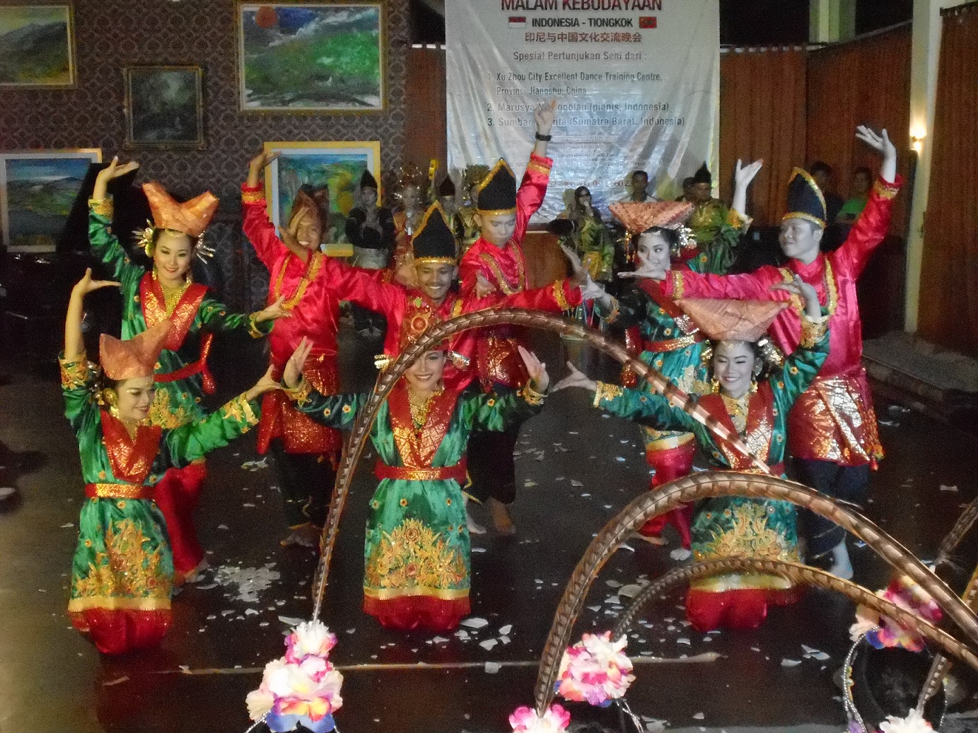 Kesenian Indonesia-Tiongkok Memukau Penonton Rumah Budaya 