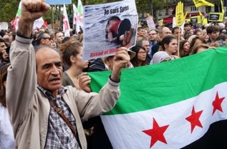 Ribuan warga Perancis dukung pemerintah menyambut kehadiran pengungsi Suriah. (arabi21.com)