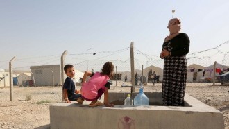 Rakyat Irak yang menderita akibat perang (Reuters)