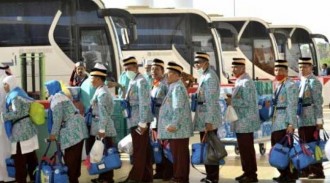 Antrian jamaah haji Indonesia sebelum memasuki bis yang akan membawa ke bandara. (liputan6.com)