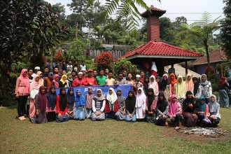 Peserta program Qur’anic Camp di Saung Lokapurna, Salak Endah, Bogor.  (siti nur/kis/pkpu). 