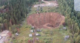 Sinkhole Solikamsk saat ini berdiameter 120x125 meter (sputniknews.com)