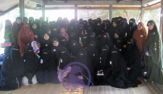 Silaturahim muslimah yang tergabung dalam Wanita Indonesia Bercadar (WIB) di RM Pondok Laras, Depok. Ahad (7/9/15). (www.facebook.com/wanitaindonesiabercadar)