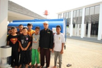 Pesantren Hidayatullah, Jampang, Bogor, Jawa Barat mendapat bantuan air bersih dari BMH. (muslimdaily.net)