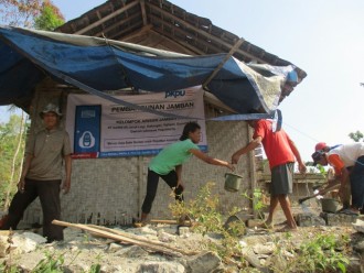Pembangunan jamban sehat , yang dipelopori oleh Kelompok Arisan Jamban Dusun Jeruklegi Desa Katongan Kecamatan Nglipar Gunung Kidul  Yogyakarta. (Vina/kis/PKPU)