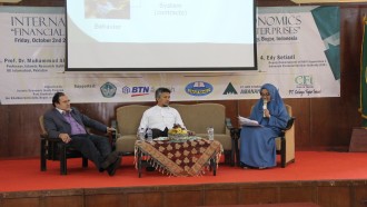 Seminar internasional dengan tema “Financial Inclusive for Strengthening Micro Enterprises”. di Universitas Ibnu Khaldun (UIKA) Bogor, Jumat (2/10/15). (Aziz)
