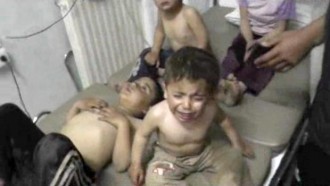 Anak-anak Suriah yang menjadi korban keganasan tentara Al-Asad (cbsnews.com)