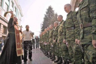 Tentara Rusia yang diberkati pendeta (islammemo.cc)