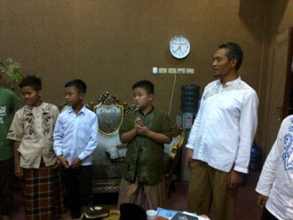 Wakil Walikota Pekanbaru, Ayat Cahyadi menerima pelajar dari Pesantren Al-Quds untuk mengungsi di rumah dinasnya. (IST)