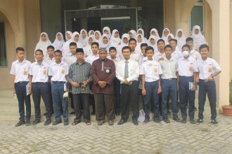 Kunjungan Siswa SMP Juara Pekanbaru ke kantor MUI Provinsi Riau. (Adi Hamdani/RZ)