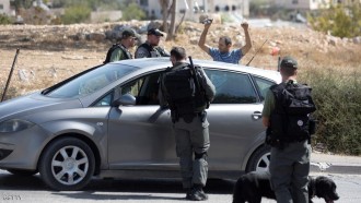 Kendaraan warga Palestina sedang diperiksa tentara Israel. (skynews)